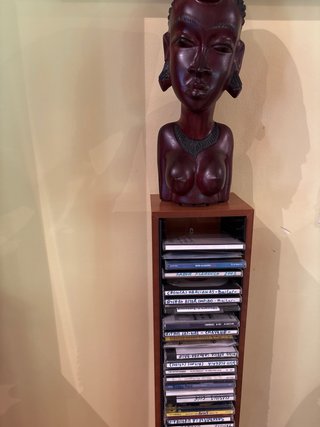 Mueble para CDs de madera