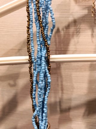 Collana perline blu e oro