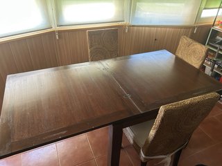 Mesa de comedor extensible y 4 sillas