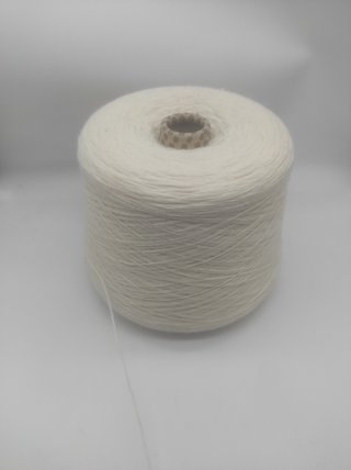 Gomitolo di lana bianco