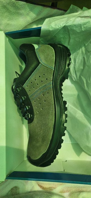 Botas de trabajo grises y negras