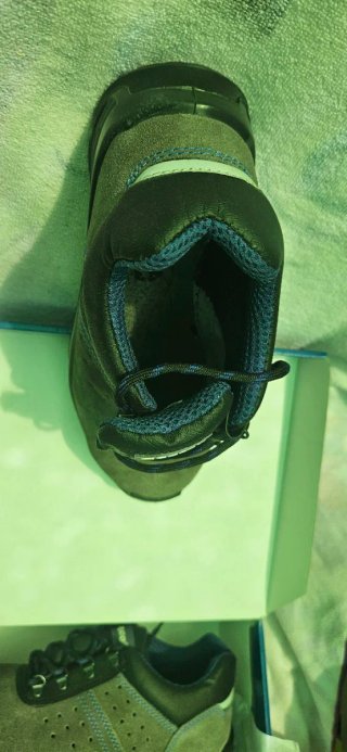 Botas de trabajo grises y negras