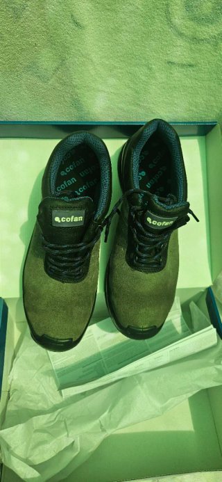 Botas de trabajo grises y negras