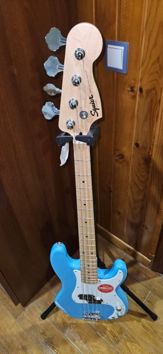 Bajo Squier Azul