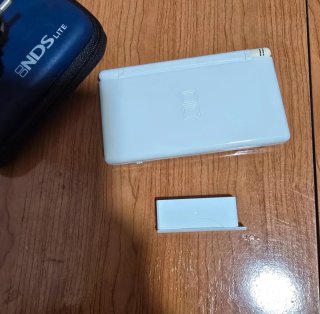 Nintendo DS Lite Bianca + Custodia e Caricatore