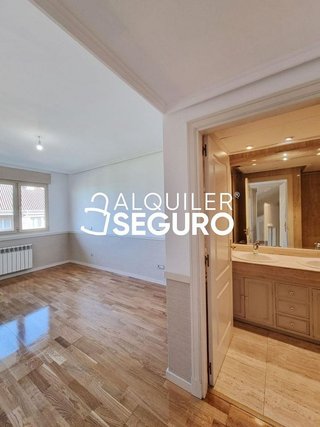 Piso en alquiler en Valdemarín en Madrid