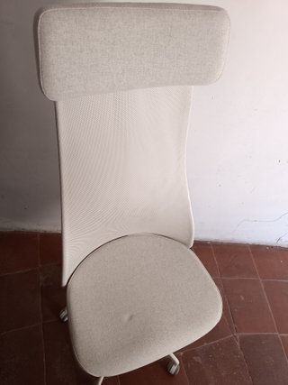 Silla de oficina ergonómica beige