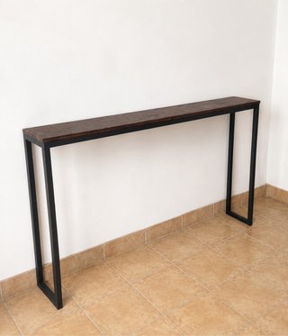 Mesa alta de madera y metal