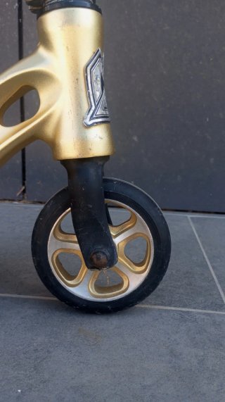 MGP VX7 Team Edition Gold Patinete Freestyle