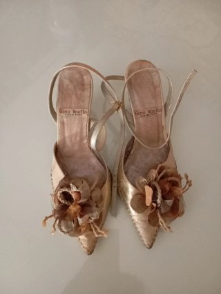 Zapatos de fiesta Gino Vaello dorados