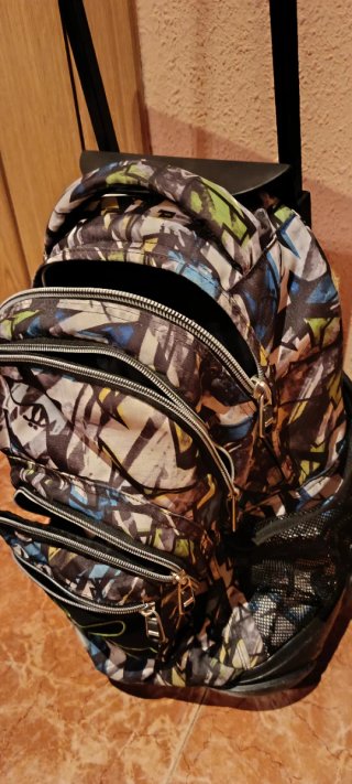 Mochila escolar con ruedas y tirador