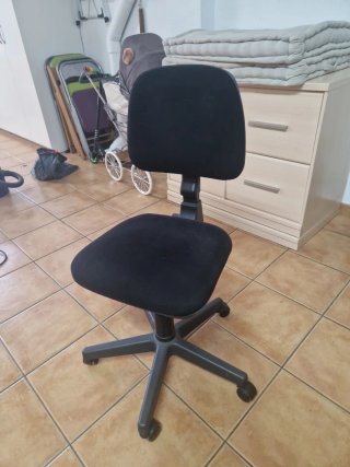 Silla de oficina negra