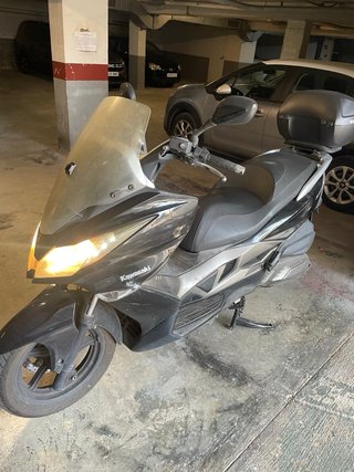 Kawasaki Scooter Negra