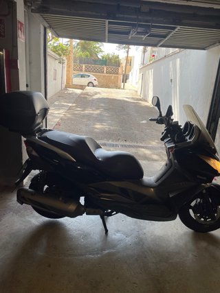 Kawasaki Scooter Negra