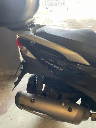 Kawasaki Scooter Negra