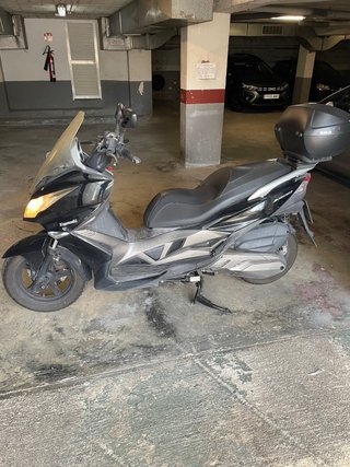 Kawasaki Scooter Negra
