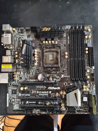 Placa Base ASRock Z77 Extreme 4-M (Para Reparar)