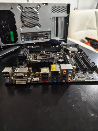Placa Base ASRock Z77 Extreme 4-M (Para Reparar)