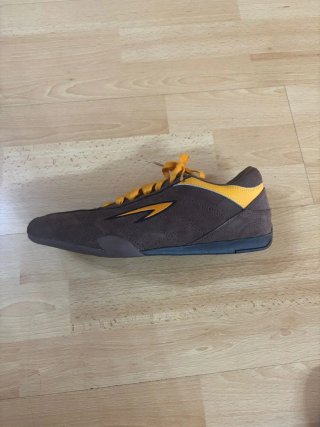 Zapatillas Yumas Marrones y Amarillas