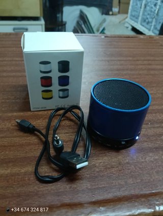 Mini altavoz Bluetooth azul y negro