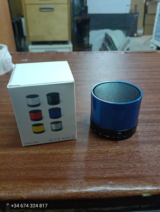 Mini altavoz Bluetooth azul y negro