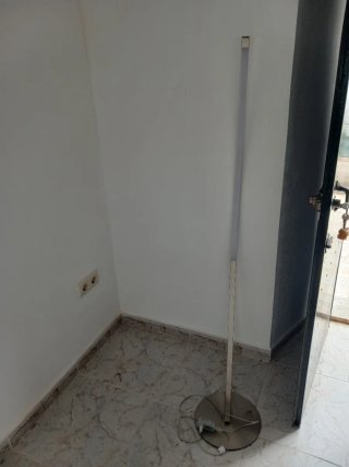 Lámpara LED de pie moderna
