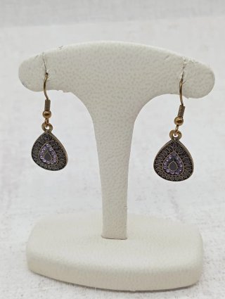 Pendientes vintage con detalles morados