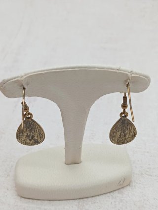 Pendientes vintage con detalles morados