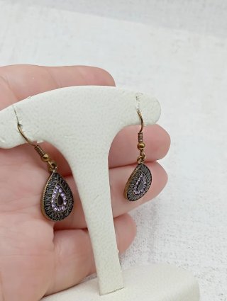 Pendientes vintage con detalles morados