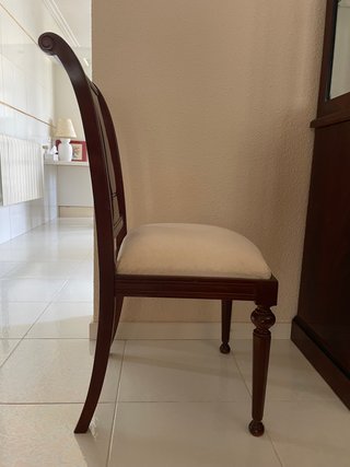 Conjunto comedor: mesa sillas, vitrina y aparador