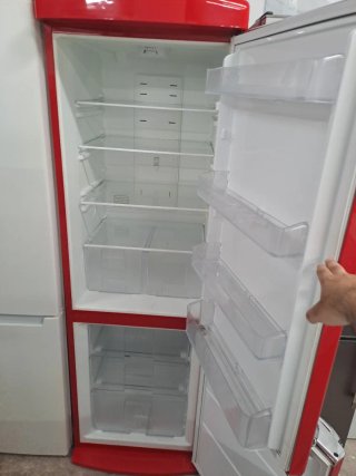 Nevera Roja Marca Svan Con garantía