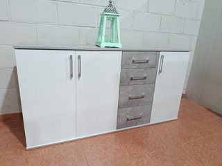 Cómoda 3 puertas y 4 cajones