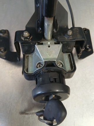 Cerradura y bombín C650GT 2014