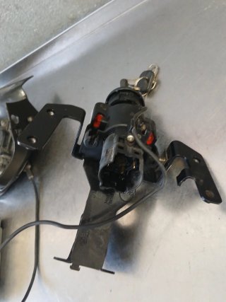 Cerradura y bombín C650GT 2014