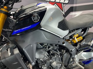 Yamaha MT-09 SP Gris Azul