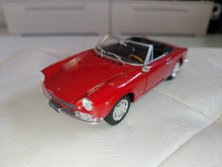 Fiat 124 Sport Spider 1/24 Fabbri 1967