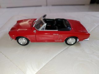 Fiat 124 Sport Spider 1/24 Fabbri 1967