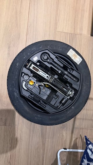 Rueda de repuesto Peugeot 207 + gato