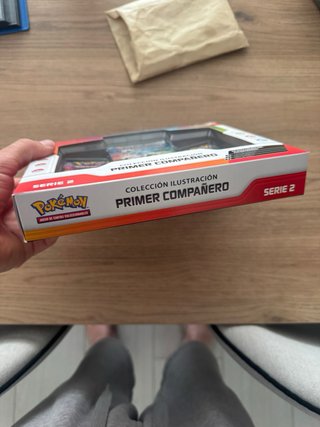 Caja Pokémon Primer Compañero Serie 2