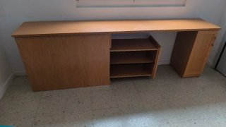 Escritorio madera con cajonera