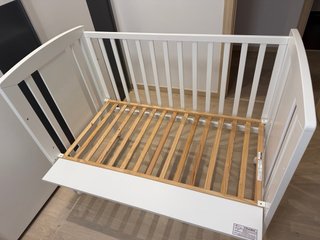 Cuna de madera