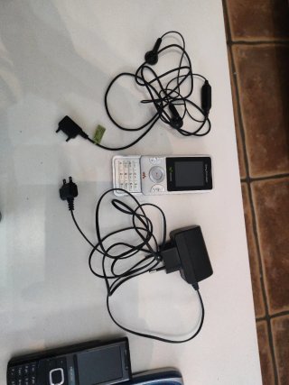 Teléfono móvil Nokia antiguo