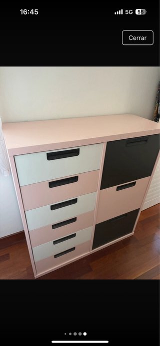 Cómoda cajonera rosa, gris y blanca