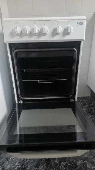 Cocina eléctrica Beko con horno