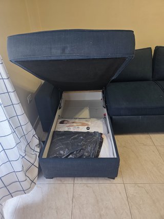 Sofá cama azul con almacenaje