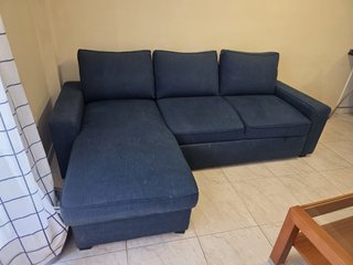 Sofá cama azul con almacenaje