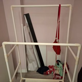 Burro para ropa de plástico blanco