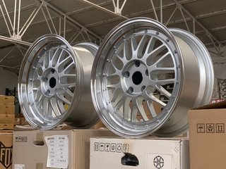 4 LLANTAS 8x18 y 9x18 5x120 et20 74.1 stilo bbs LM