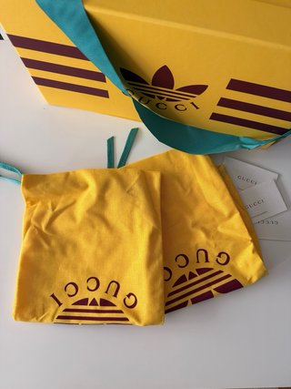 Sandalias Gucci x Adidas Monogram