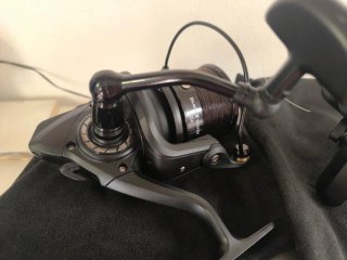 Coppia di mulinelli Daiwa Black Widow 25A